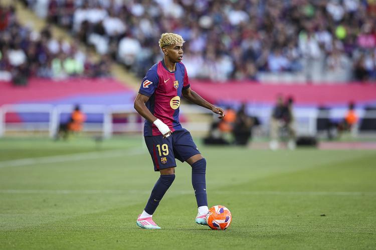 阿布拉汗总结2025：谢谢这一年的滚烫，谢谢所有“我们”