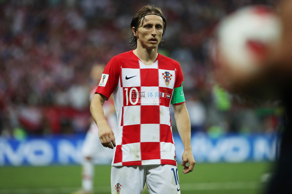 中超：上海海港主场4-1大胜深圳